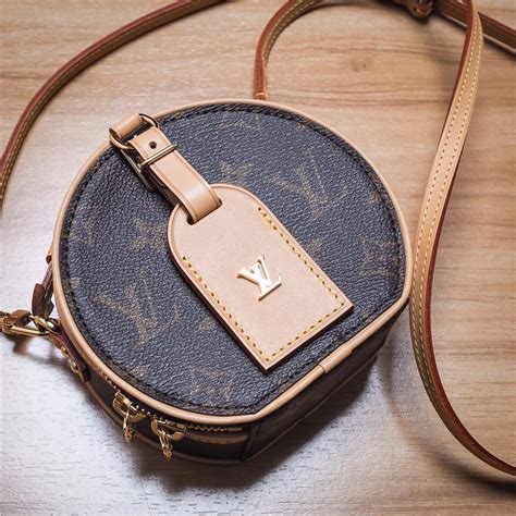 small messenger bag louis vuitton|louis vuitton small round bag.